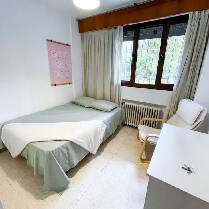 Calle Óscar Carvallo, Sevilla, Andalusia 41018 - Photo 1