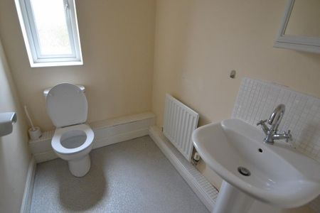 4 bedroom semi-detached house to rent - Photo 5