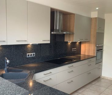 Ruime halfopen bebouwing met tuin en garage! - Photo 1