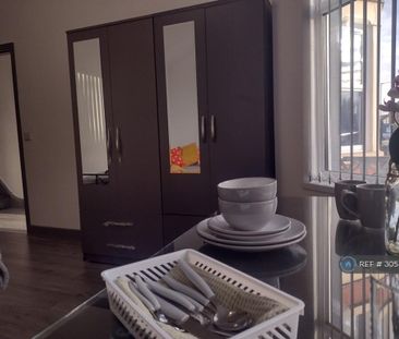 1 bedroom in a house share to rent - Photo 5