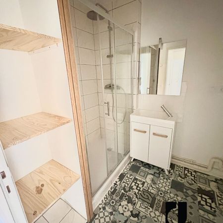 Location Appartement 3 pièces 74m² - Photo 3