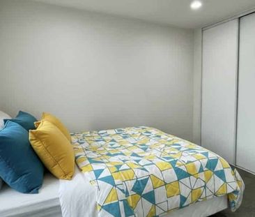 Super Convenient One Bedroom - Photo 5