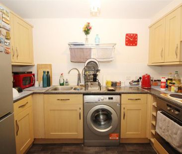 2 bedroom flat to rent - Photo 2