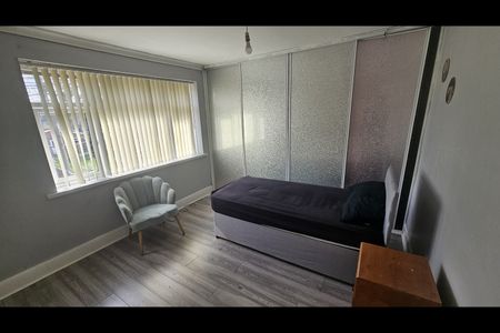 3 Bed Semi-Detached House, Bromford Road, B36 - Photo 3