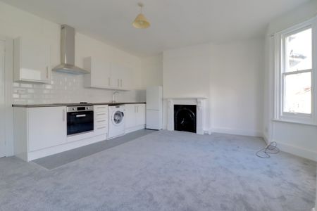 Top Flat, 68 Queens Park Road, Brighton, East Sussex - Photo 4