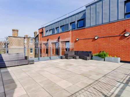 Gold Studio - Photo 3