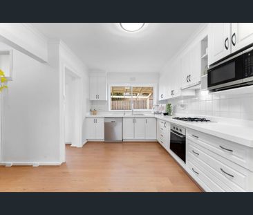 11 Genoa Street, Parkdale, Vic 3195 - Photo 2