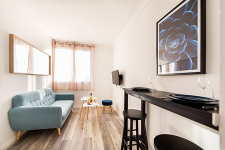 Location Maison 5 pièces 10m² - Photo 2