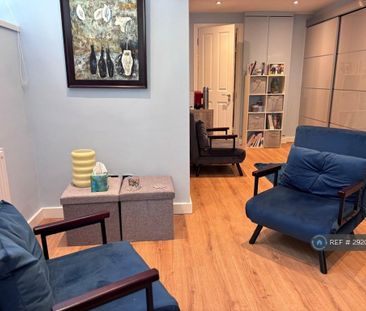 3 bedroom flat to rent - Photo 2