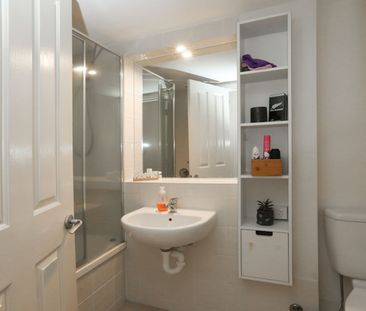 Modern three stories townhouse in superb location - Photo 6