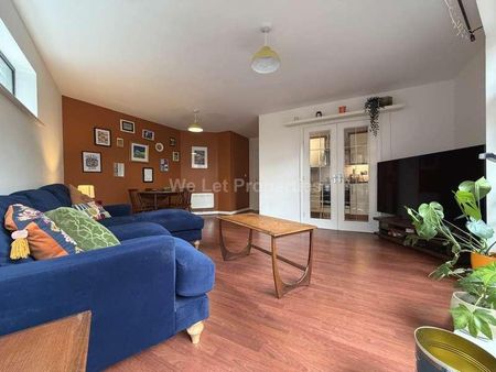Regents Court, Chorlton, M16 - Photo 2
