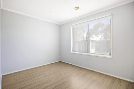 37 Fairhaven Boulevard, Melton West Spacious 4-Bedroom Family Home in Prime Location - Photo 5