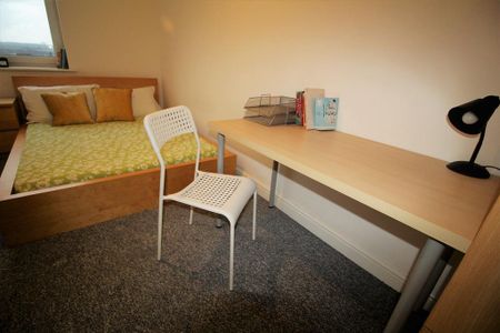 2 bedroom flat to rent - Photo 4