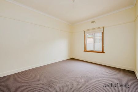 3 Bed, 1 Bath - Photo 3
