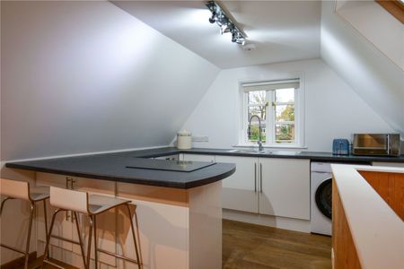 The Warren Cottage, Warren Road, Woodley, Reading, RG5 - Photo 3