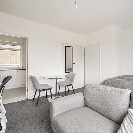 Studio to rent - Photo 1