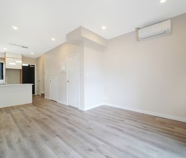 Townhouse, great location - Photo 5