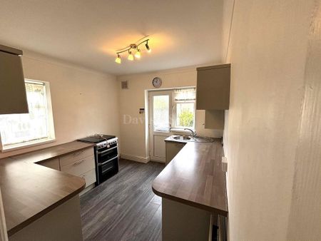 2 bedroom ground floor flat to rent - Photo 5