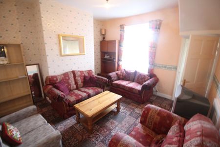 4 bedroom terraced house to rent - Photo 2