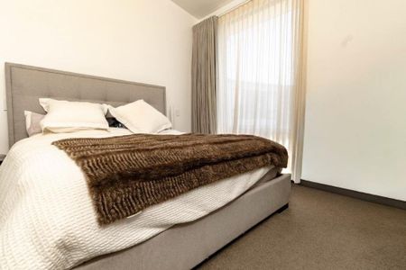 Warm and Inviting St Vincents Ave Beauty - Photo 3