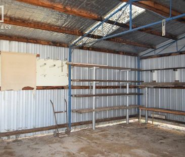 WELL PRESENTED - ONE BEDROOM UNIT WALKING DISTANCE TO SUPERMARKETS - Photo 6