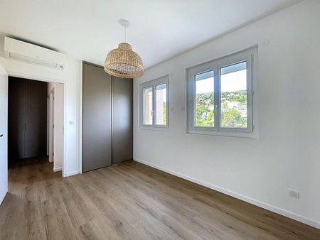 Location Appartement 3 pièces 74m² AJACCIO 20000 - Photo 2