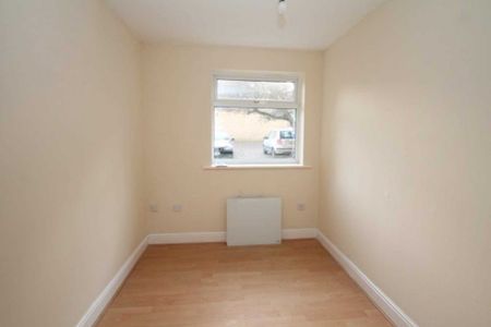 2 bed Flat for rent - Photo 2