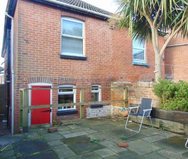 4 bedroom semi-detached house to rent - Photo 6