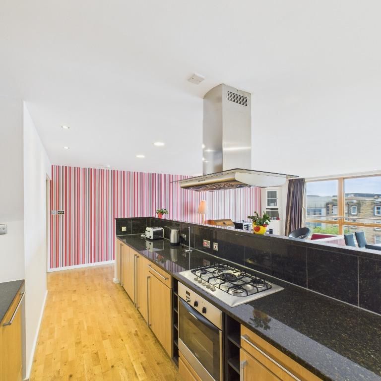 2 bedroom flat to rent - Photo 1