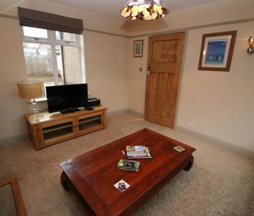 4 bedroom private hall to rent - Photo 2