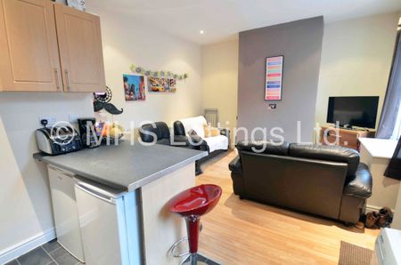3 Bedroom End Terraced House for rent in William Street - Photo 2