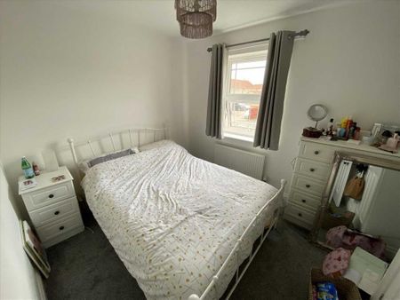 2 bedroom end of terrace house to rent - Photo 3