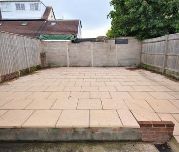 5 bedroom semi-detached house to rent - Photo 4