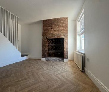 2 bedroom end of terrace house to rent - Photo 3