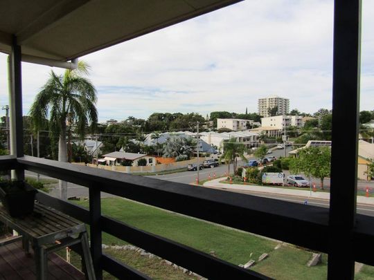 Elavated Home in West Gladstone - Photo 1