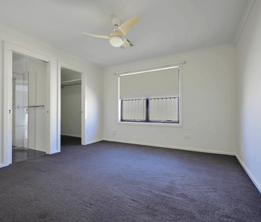 3 Bedroom and 3 Bathroom House for Rent in Whyalla Norrie - Photo 2