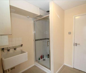 1 bedroom in a house share to rent - Photo 6