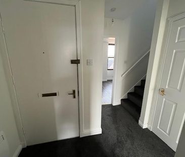3 bedroom flat to rent - Photo 3