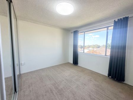 Stylishly Renovated 2 Bedroom Apartment with Lock-up Garage! - Photo 3