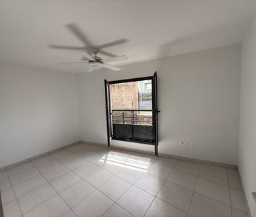 Location Appartement 3 pièces 68m² ST DENIS 97490 - Photo 4