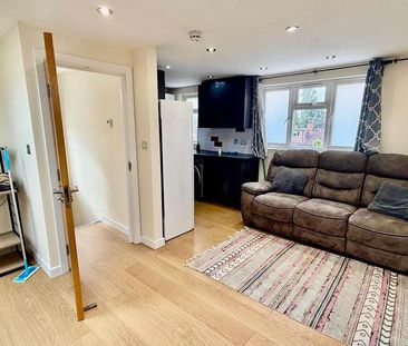 3 bedroom flat to rent - Photo 2