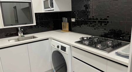 Fully Furnished 2 Bedroom Granny Flats - Photo 3