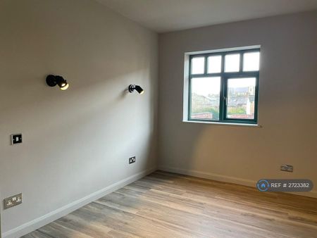 2 bedroom flat to rent - Photo 2
