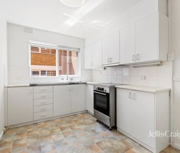Light-Filled Toorak Apartment in Peaceful Cul-de-Sac - Photo 4