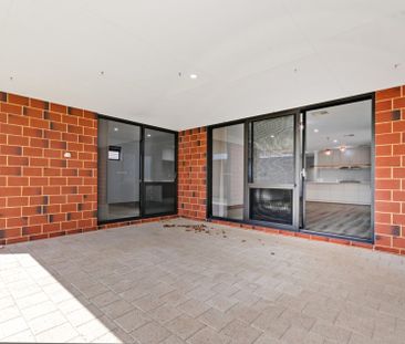 Spacious low maintenance home with wow factors - Photo 5