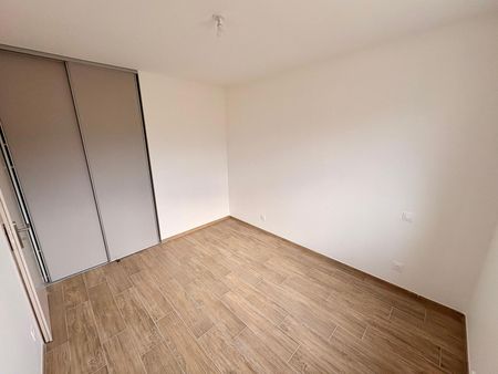 Location Maison 4 pièces 85m² VALLON PONT D ARC 07150 - Photo 3