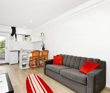 Oversized 1 bedroom granny flat - fully furnished - Photo 2