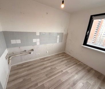 Für Mieter mit Ideen: renovierungsbedürftige Wohnung mit Potenzial! - Photo 1