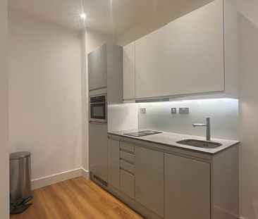 Atria House, Berkshire, SL1 - Photo 3