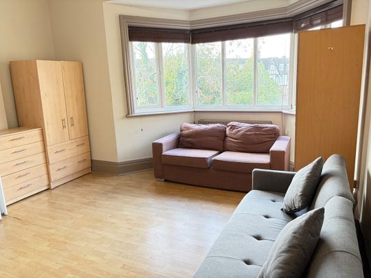 Studio Flat, Very Near Finchley Road Area, NW3 - Photo 1